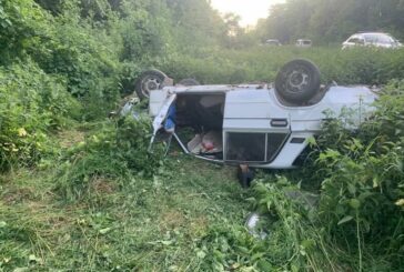 На Збаражчині нетверезий водій авто не впорався з керуванням та злетів у кювет: травмувався сам, а також пасажир