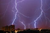 Що в жодному разі не можна робити під час грози: не всі це знають