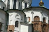 Вибухова хвиля пошкодила Софійський собор у Києві: росія веде війну проти української культури