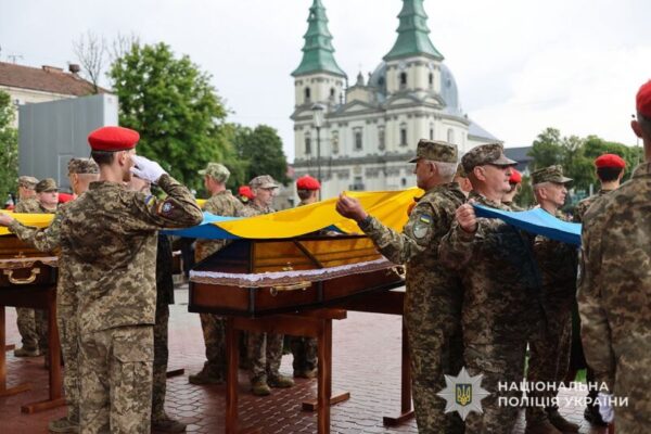 фото герої